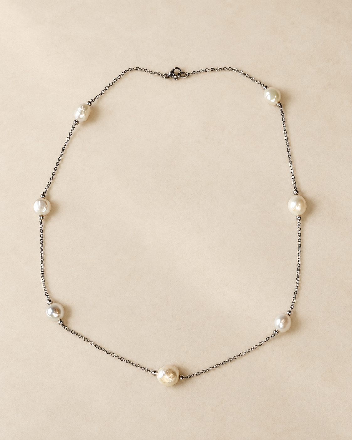 Collana minimal con perle di fiume vista intera