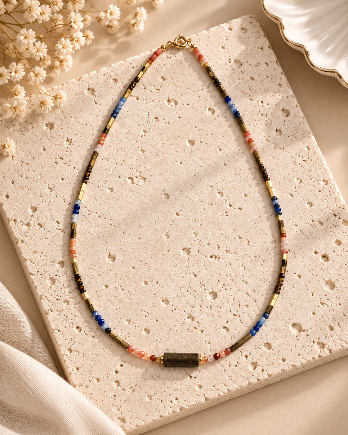 Collana minimal Riflessi di Terra con pietre naturali